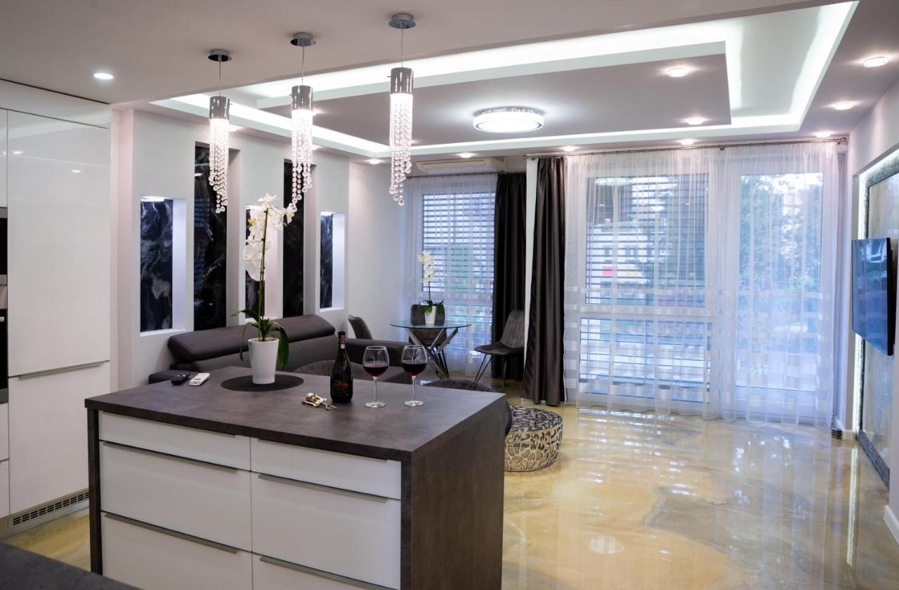 Dream Apartman 3 With Free Parking Дьєр Екстер'єр фото